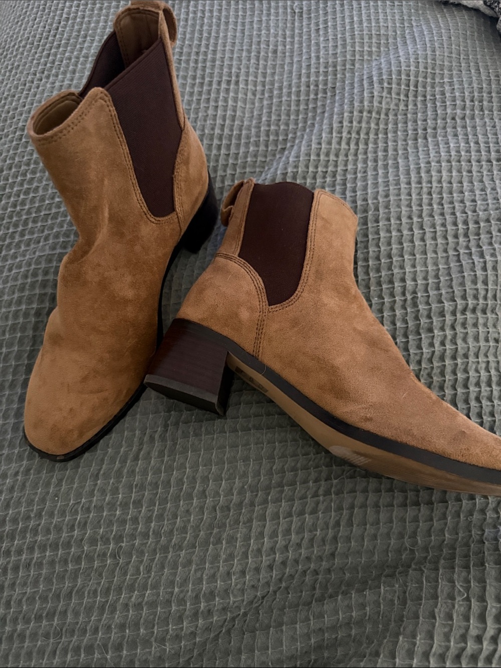 Women’s Suede Chelsea Boots in Brown